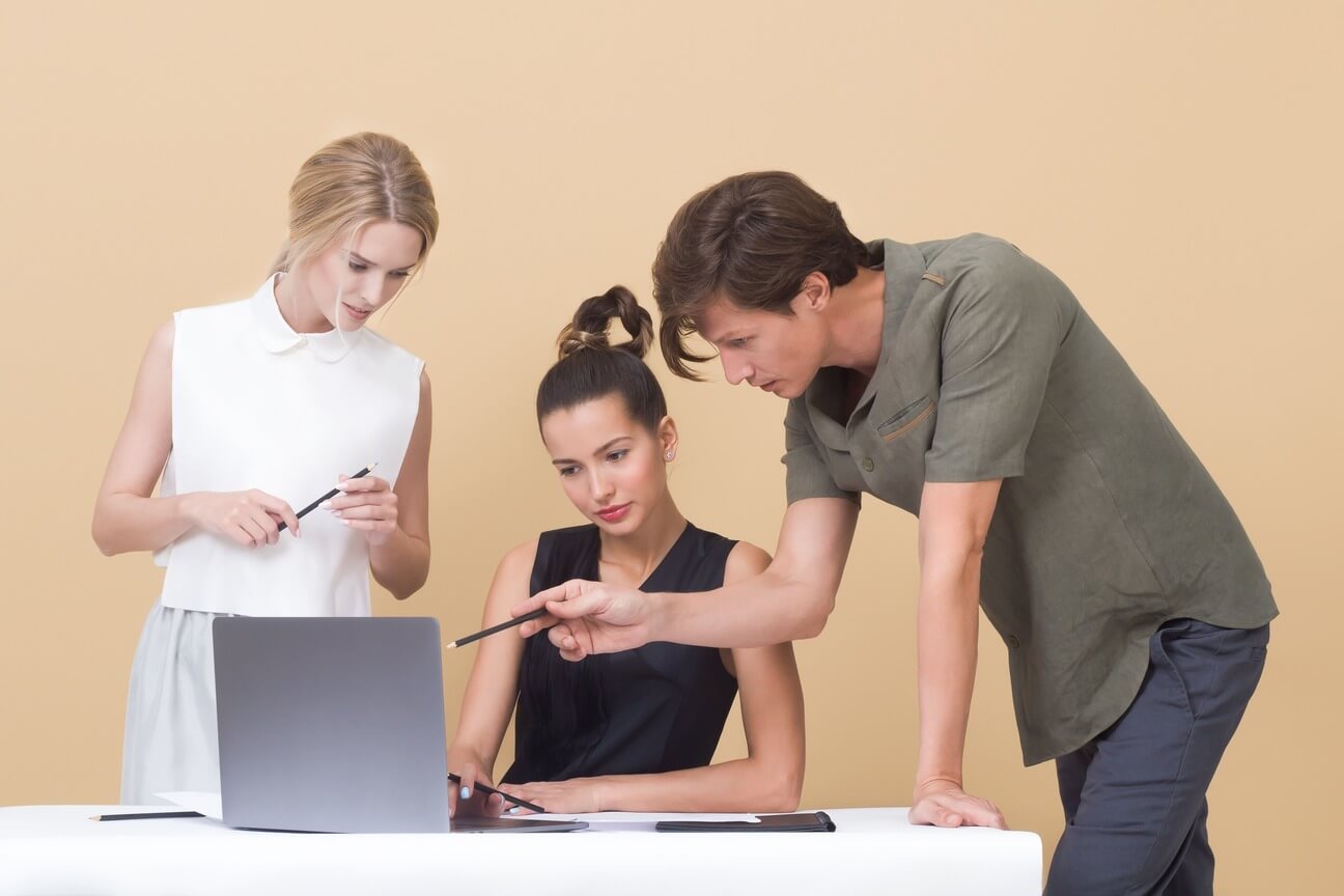 3 women looking at a laptop